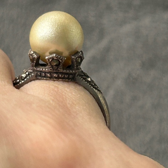 Vintage Sterling Silver Pearl Marcasite Ring - Picture 2 of 12